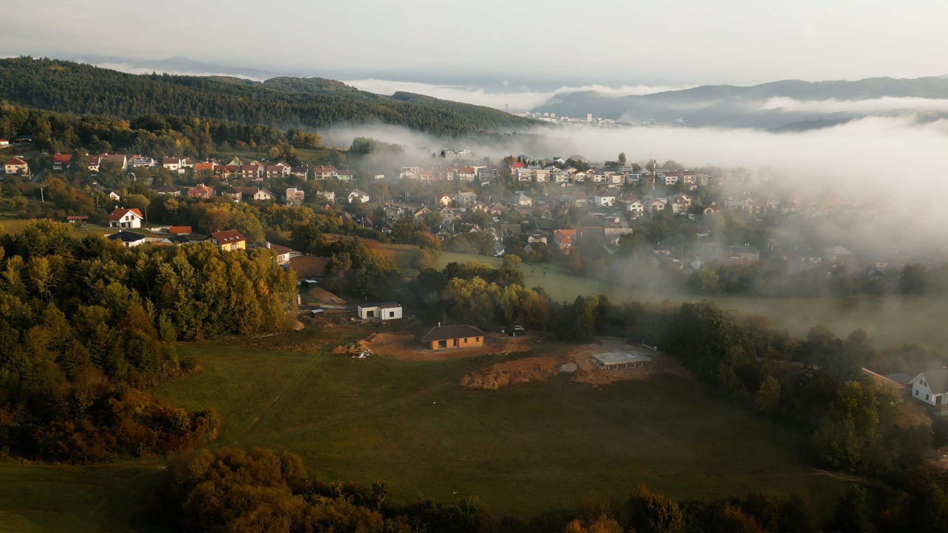 Exkluzívny predaj novostavby slnečného rodinného domu s krásnym výhľadom v Badíne, okres Banská Bystrica
