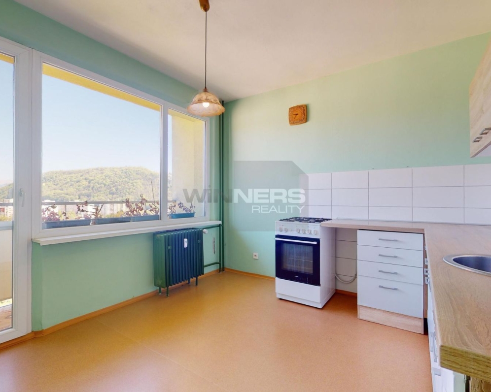 PREDANÉ: Exkluzívny predaj veľkého a slnečného 3-izbového bytu s krásnym výhľadom v Banskej Bystrici, Podháj