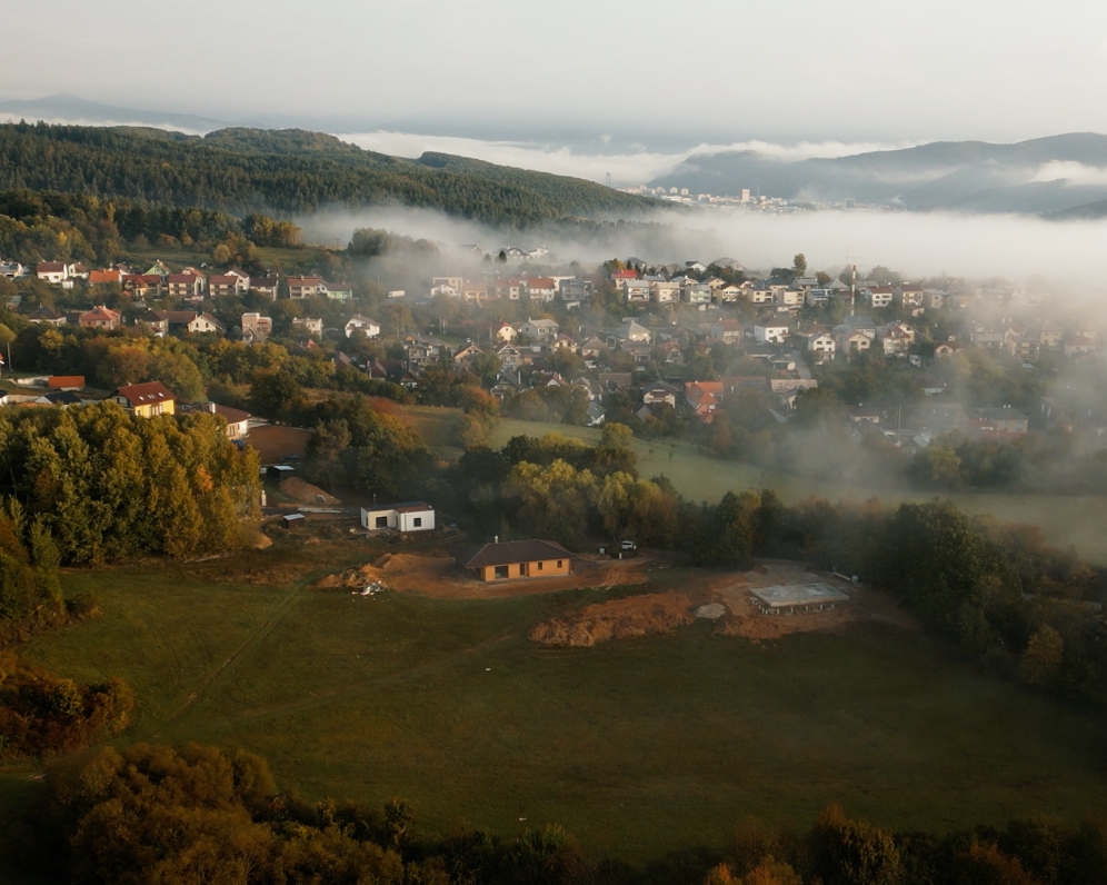PREDANÉ: Exkluzívny predaj skolaudovanej novostavby slnečného rodinného domu s krásnym výhľadom v Badíne, okres Banská Bystrica